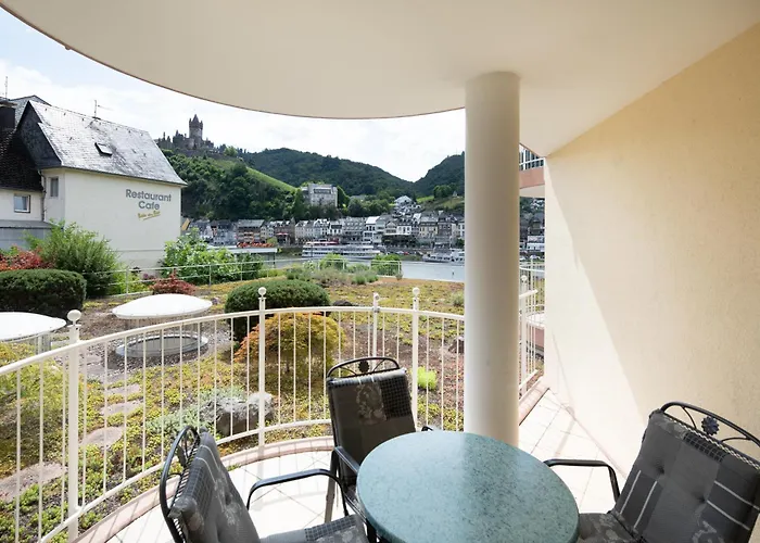 Am Moselufer Кохем